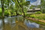 Indian Creek Lodge - Screened Back Porch on Creek